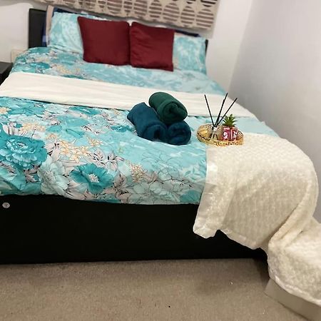 Princess 3 Bedroom House + Offstreet Parking +Wifi Leeds  Eksteriør billede